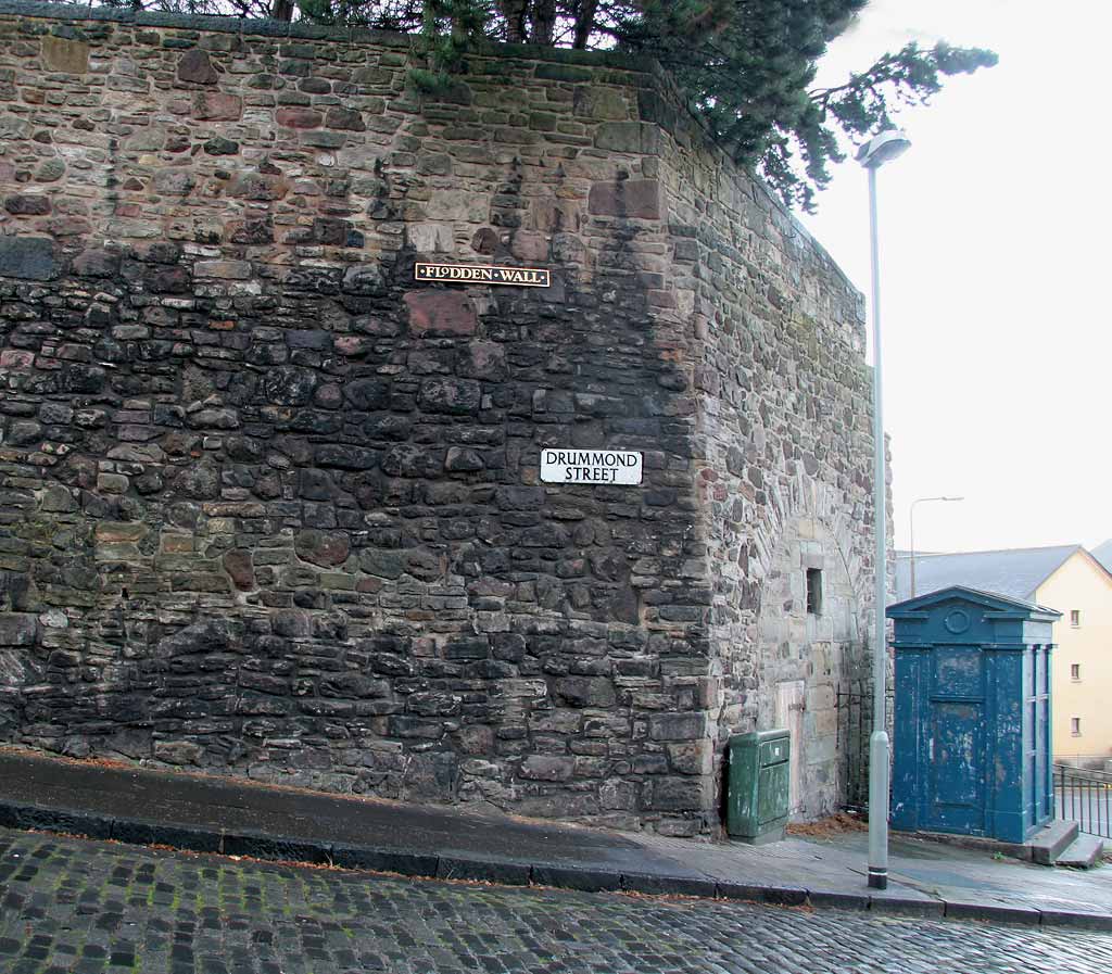 The Flodden Wall and Police Box on the corner of Drummond Street and Pleasance  -  December 2007