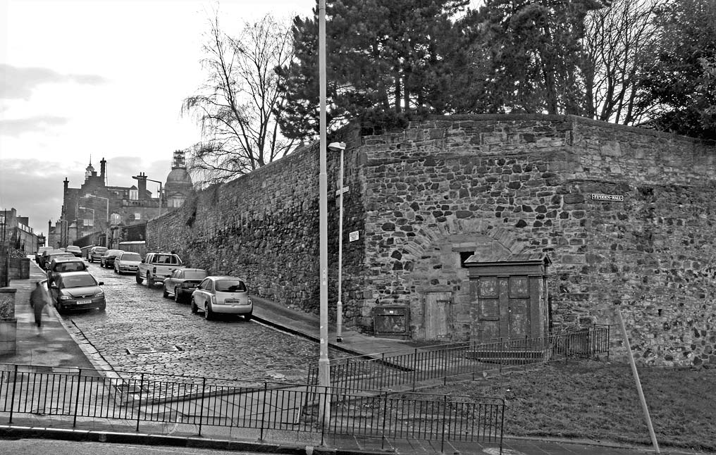 The Flodden Wall and Police Box on the corner of Drummond Street and Pleasance  -  December 2007