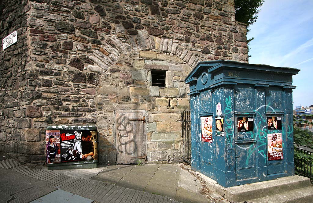 Coffee Bar and Police Box on the corner of Middle Meadow Walk and Lauriston Place