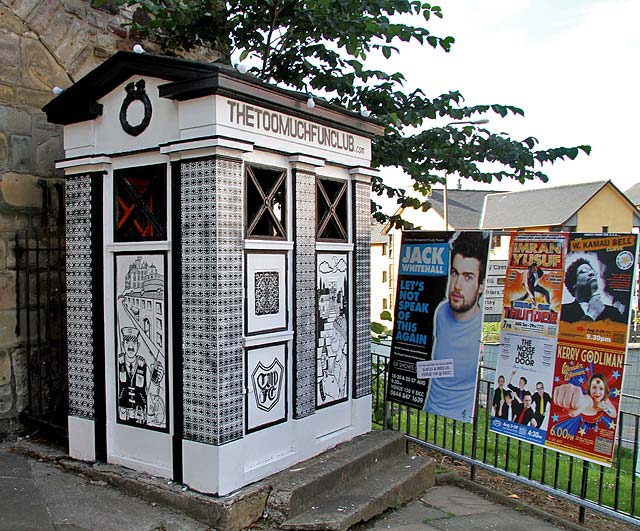 Police Box beneath the Floddon Wall at the corner of Drummond Street and Pleasance