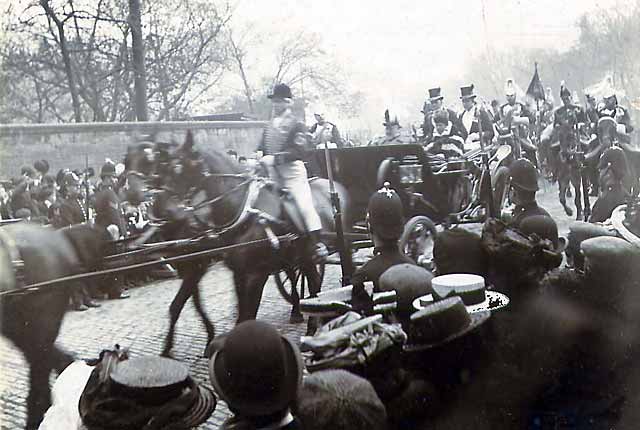 King Edward VII and Queen Alexandra pass through Abbeyhill on their way from Holyrood, probablly during their Royal Visit in May 1903
