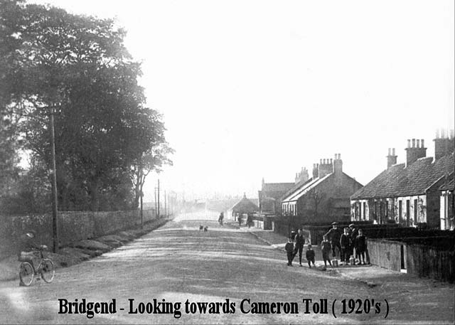 Bridgend  -  Looking to the NW down Old Dalkeith Road towards Cameron Toll