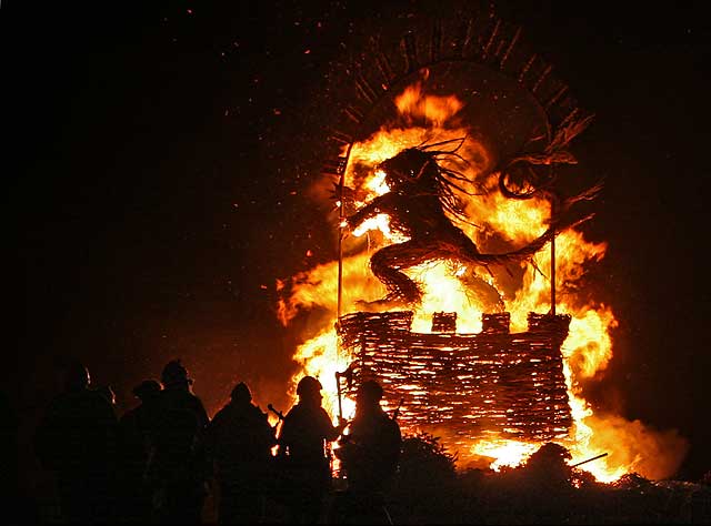 Burning a Wicker Effigy of a Rampant Lion at the top of Calton Hill, at the end of the Torchlight procession  -  December 29, 2008