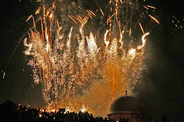 Fireworks on Calton Hill, following the torchlight Procession to mark the start of Edinburgh's New Year Celebrations  -  29 December 2005