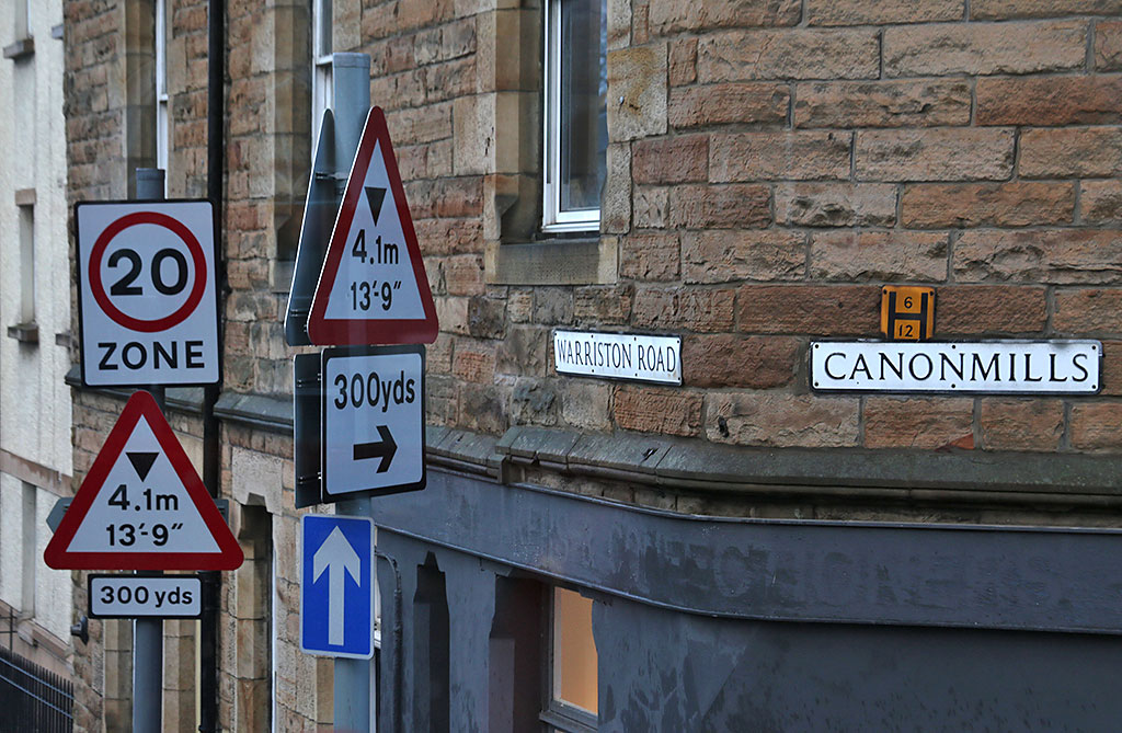 Canonmills Clock, and Looking to the NW along Inverleith Row from the junction with Brandon Terrace  -  Christmas Eve, 2009