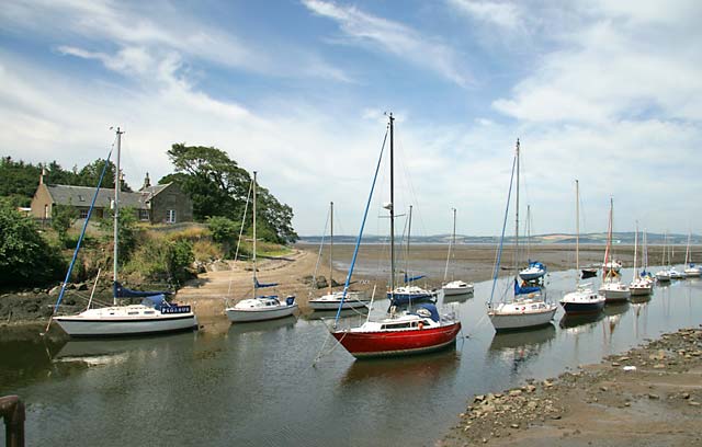 Looking to the east along Silverknowes Promenade