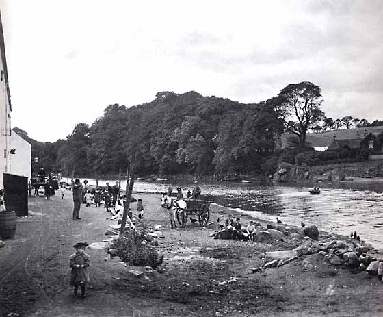 Cramond and children - photograph possibly taken by JCH Balmain