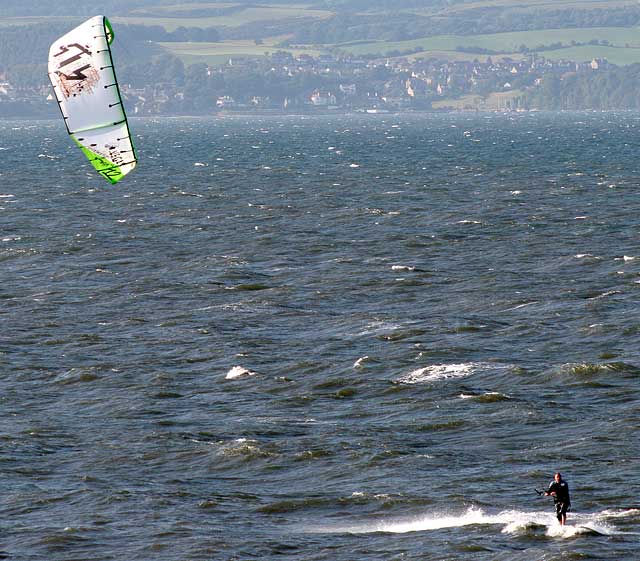 Kitesurfing between Cramond and Silverknowes - July 2009