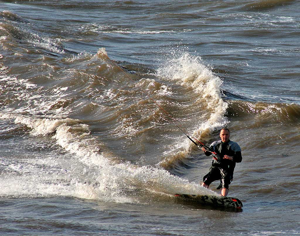 Kitesurfing between Cramond and Silverknowes - July 2009