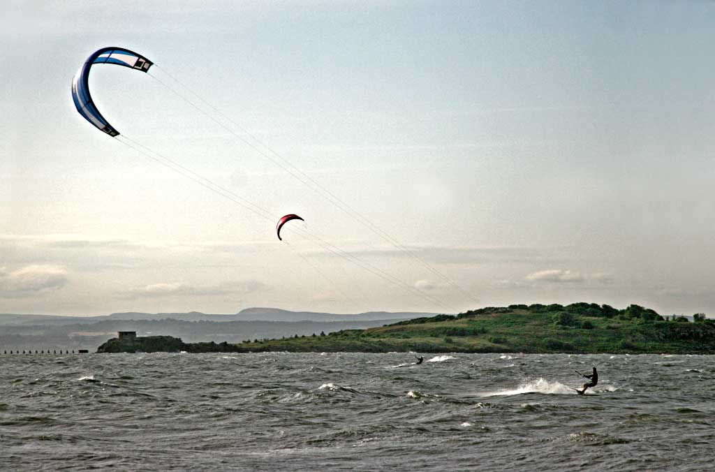 Kitesurfing between Cramond and Silverknowes - July 2009