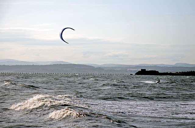 Kitesurfing between Cramond and Silverknowes - July 2009