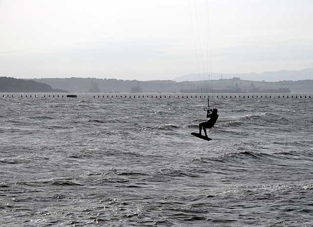 Kitesurfing between Cramond and Silverknowes - July 2009