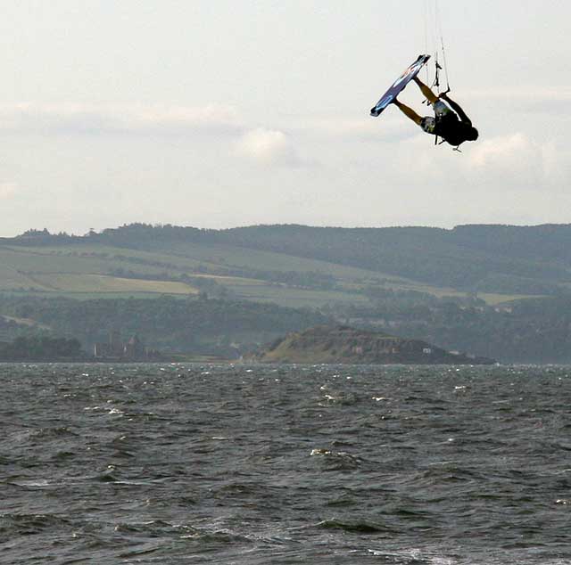 Kitesurfing between Cramond and Silverknowes - July 2009