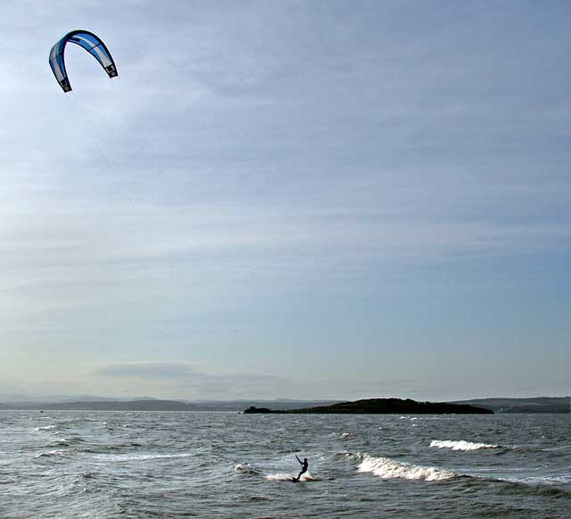 Kitesurfing between Cramond and Silverknowes - July 2009