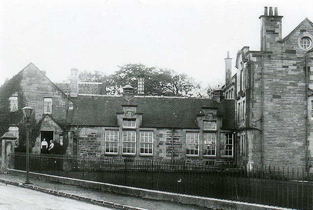 Davidson's Mains School  -  1910