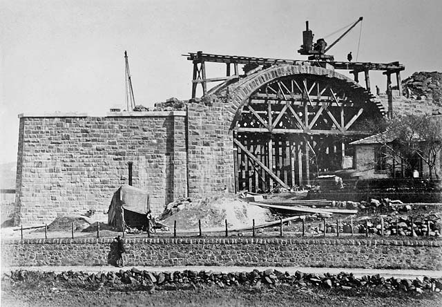 Building an arch.  Was this one of the arhes for the approach to the Forth Bridge at North Queensferry?