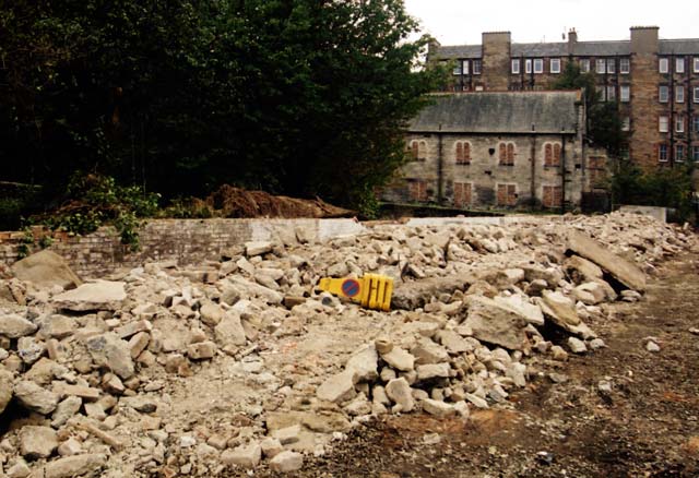 Fountainbridge  -  Union Canal  -  The site of old garages on the south bank  -  zoom-in