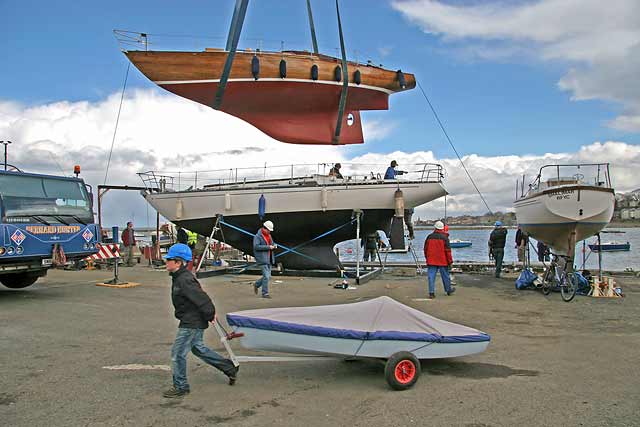 Granton Middle Pier  -  The day that yachts were lifted into the water  -  5 April 2008