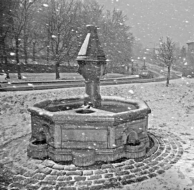 Fountain near St Leonard's Park Gates  -  January 2008