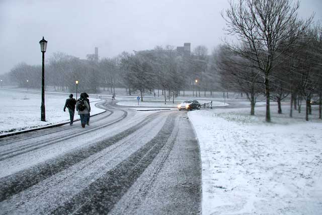 Holyrood Park Road and the entrance to Holyrood Park at St Leonard's  -  January 2008