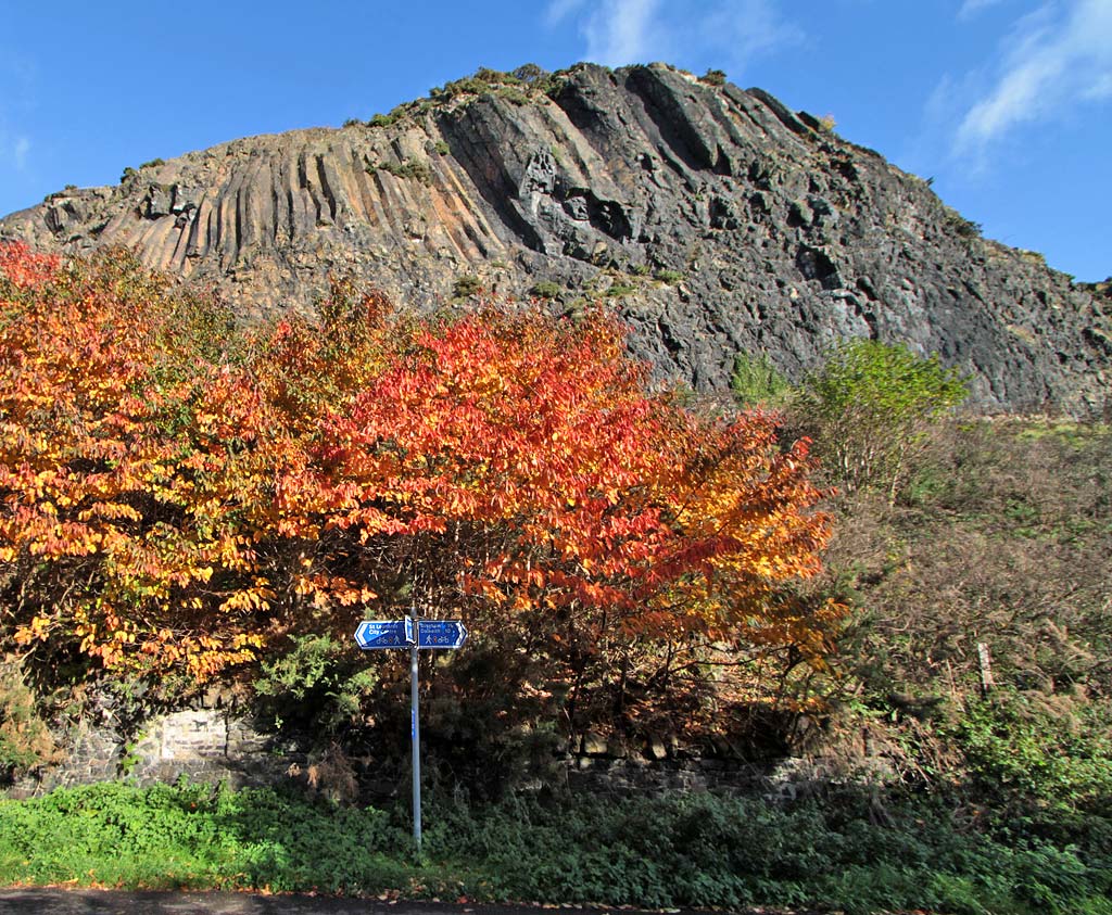 Queen's Park  -  St Margaret's Loch and St Anthony's Chapel   -  Photograph taken 2 November 2003