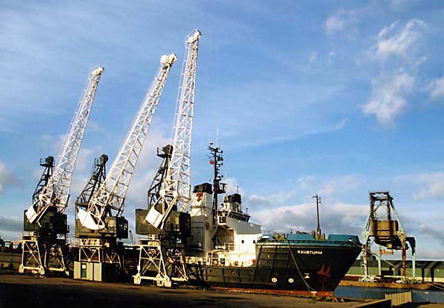 Leith Docks  -  Albert Dock  -  Photographed 19 November 2004