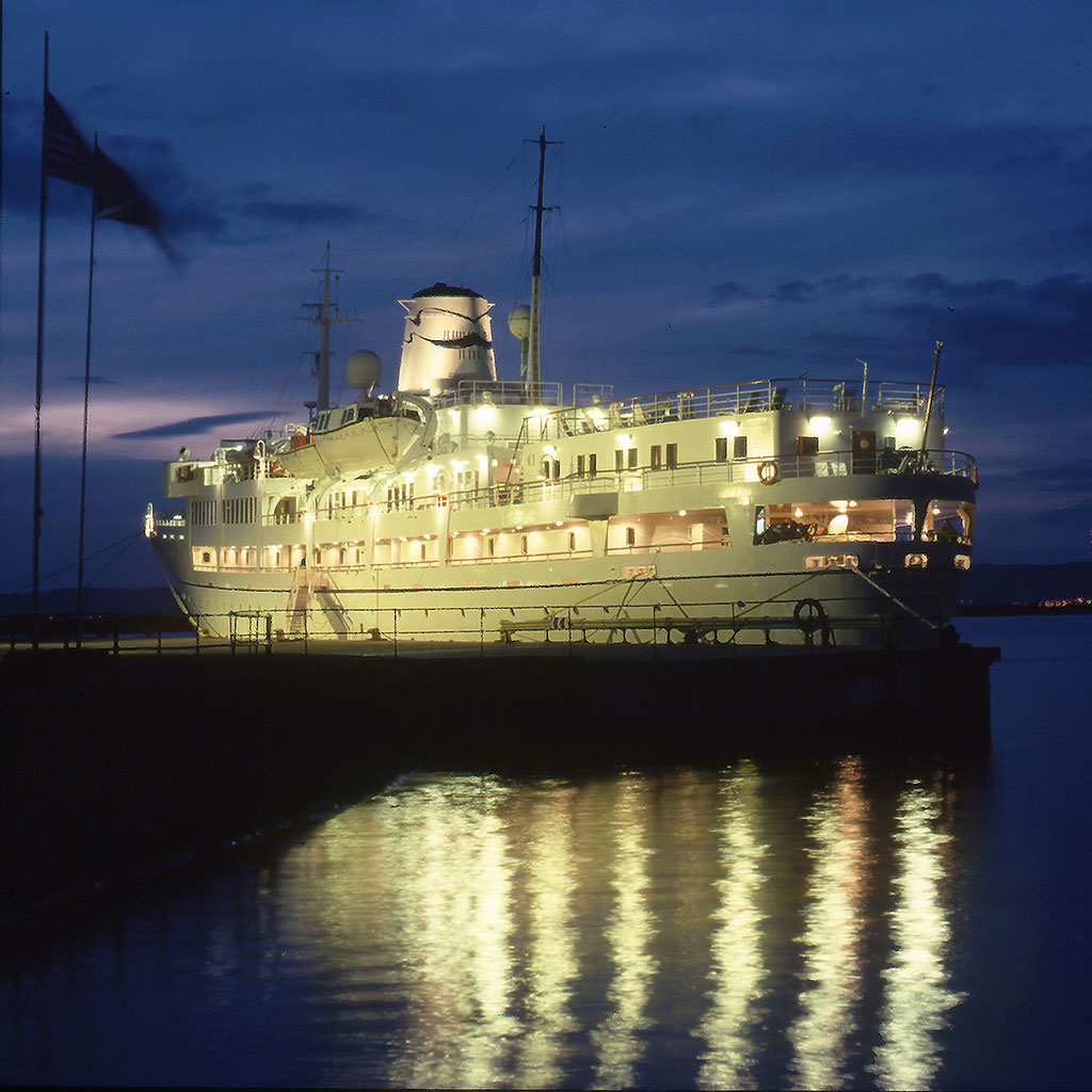 Leith Docks  -  The liner, 'Illiria''