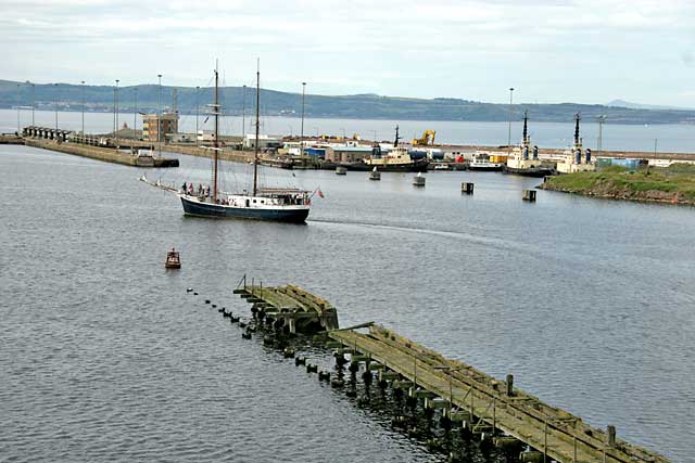 Tall Ship 'Jean de la Lune' at Western Harbour, Leith  -  June 2006