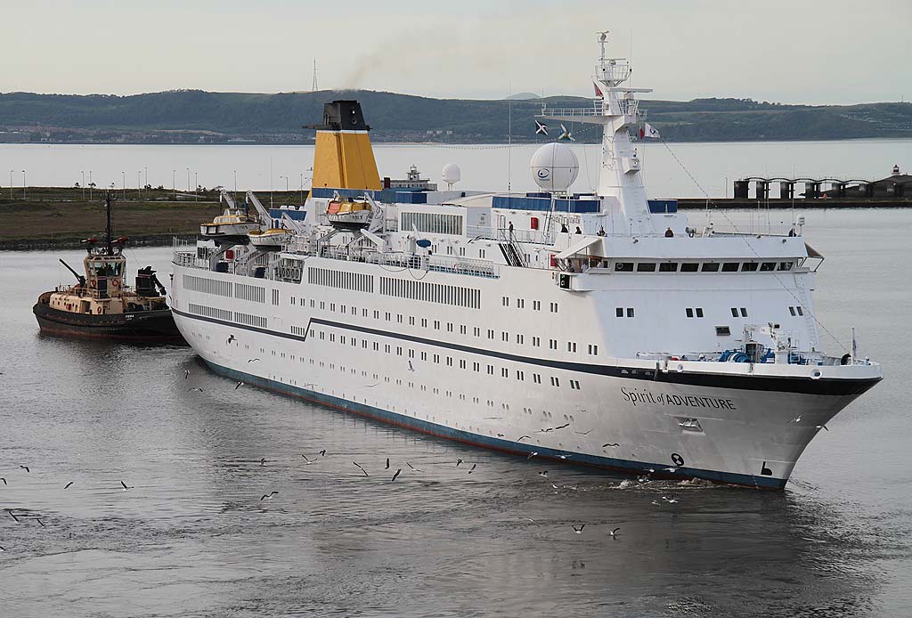 Leith Western Harbour  -   'Spirit of Adventure' + tug