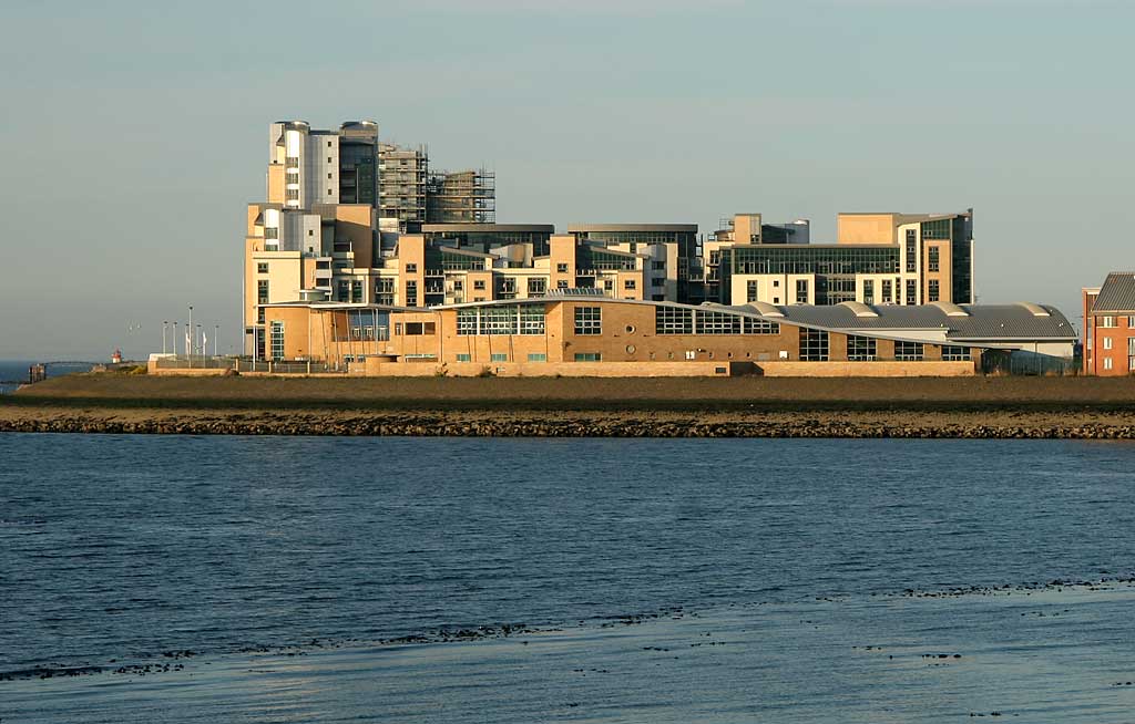 View of Leith Western Harbour from Trinity Crescent  -  zoom-in