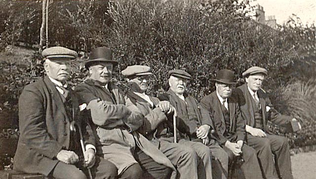 Archibald Veitch with friends at Marrionvale Park  -  early 1940s