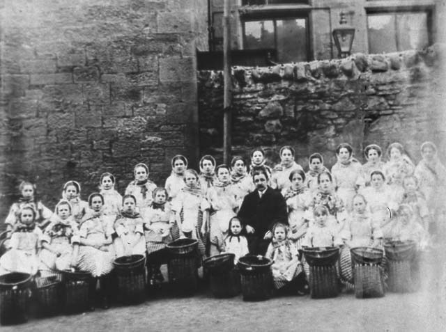 Newhaven Fishwives Costumes  -  Fishergirls' Choir