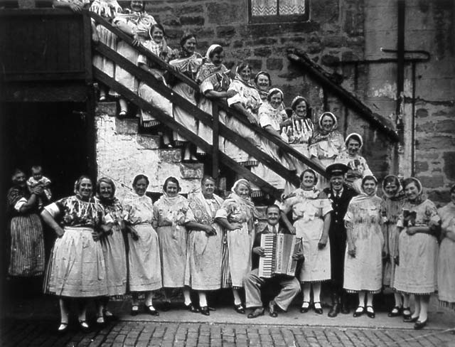 Newhaven Fishwives Costumes  -  Members of the Independent Order of Free Templars in 1918.