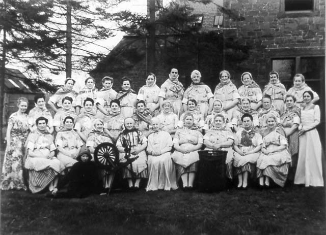 Newhaven Fishwives Costumes  -  Fisherwomen's Choir  -  1946