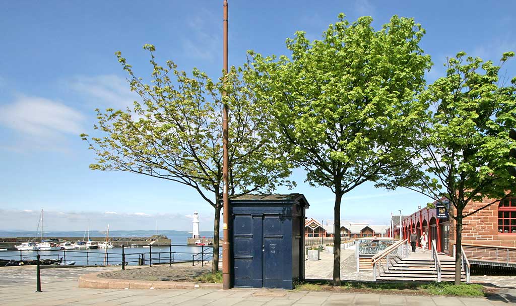 Police Box at Newhaven Harbour - May 2008