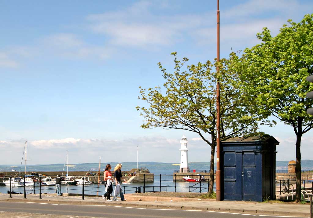 Police Box at Newhaven Harbour  -  May 2008