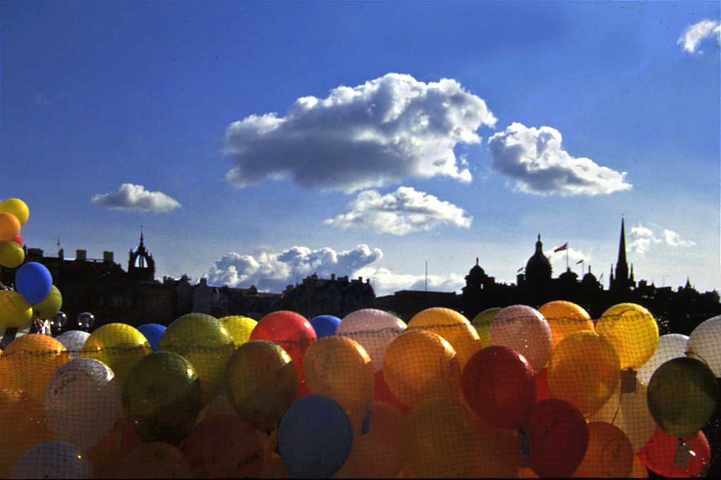 Edinburgh Old Town and Balloons about to be launched 1986