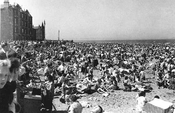 A Crowded Portobello Beach  -  Trade Holidays, 1952