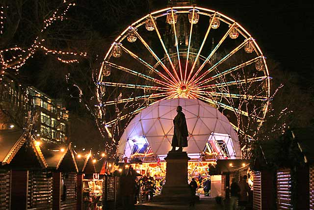 Torchlight Procession to mark the start of Edinburgh's New Year Celebrations  -  29 December 2005