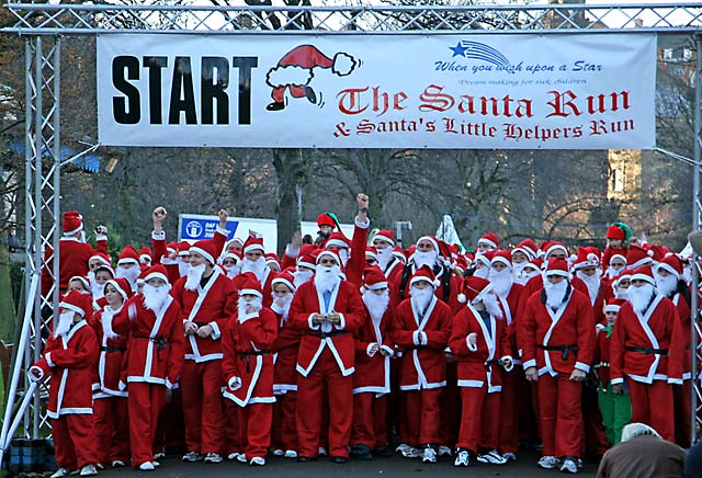 0 around edinburgh   princes street gardens santa run 2005 004764 start Santa’s On The Run