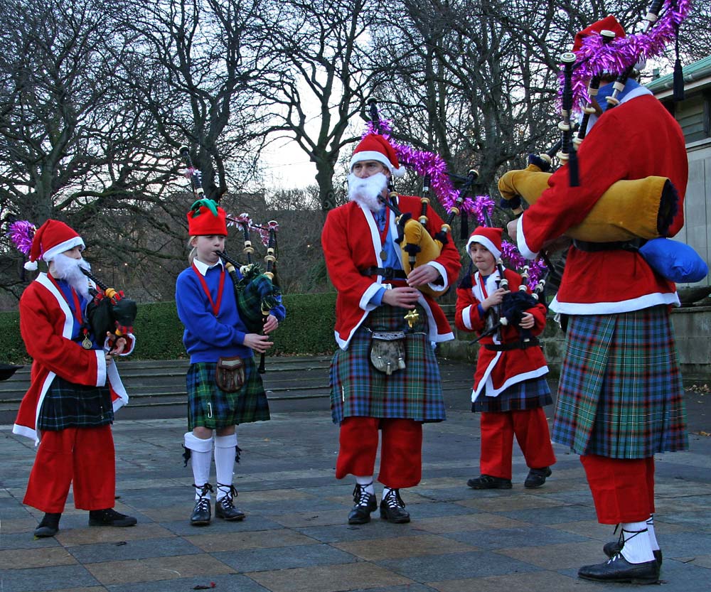 Santa Run West Princes Street Gardens Sunday 11 December 2005
