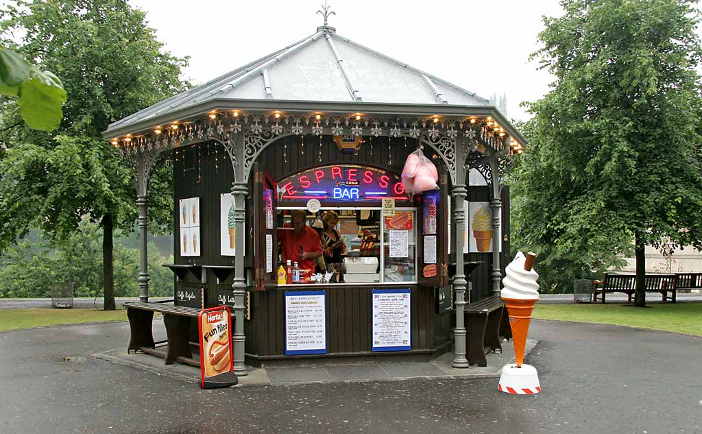 The Espresso Bar in East Princes Street Gardens, photographed on  misty Easter Saturday afternoon  -  July 2006