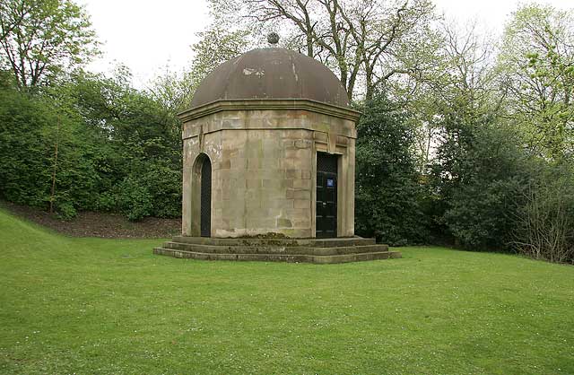 Queen Street Gardens  -  East District  -  on 'Edinburgh Parks and Gardens Open Day'  -  May 6, 2006