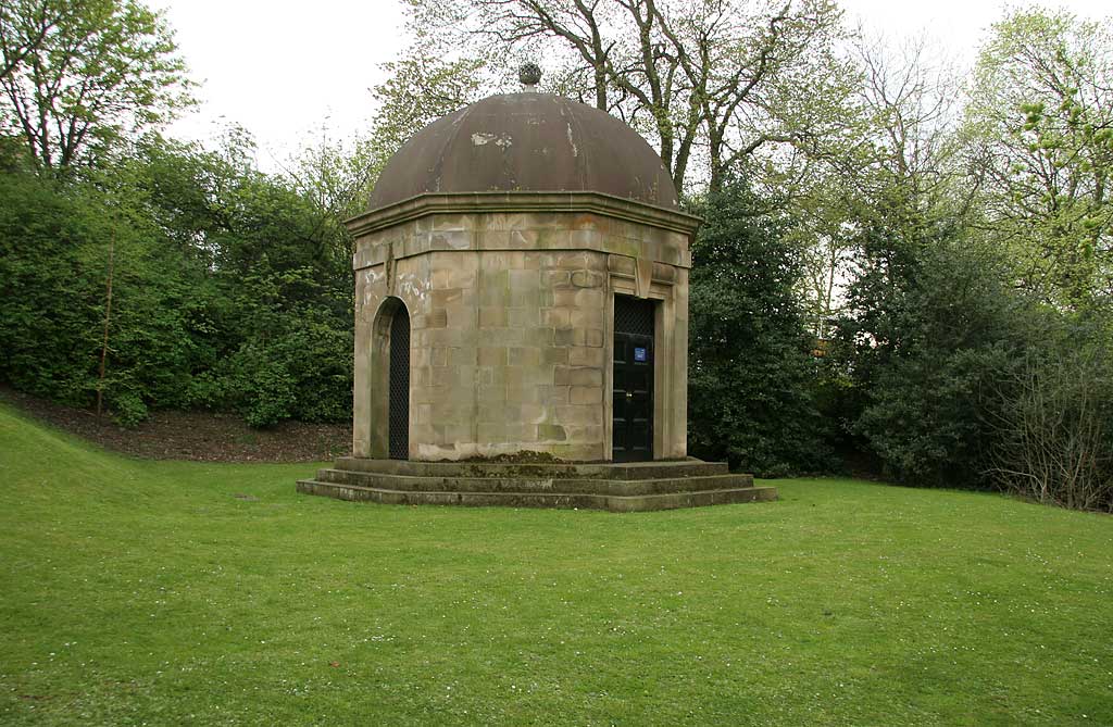 Queen Street Gardens  -  East District  -  on 'Edinburgh Parks and Gardens Open Day'  -  May 6, 2006