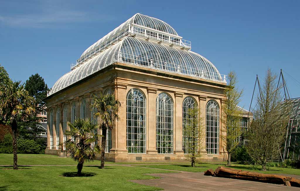 The south side of the Palm House  -  Royal Botanic Gardens, Edinburgh  -  May 2006