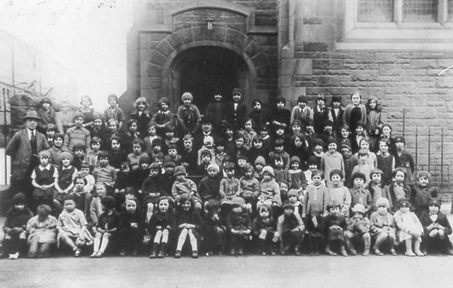Edinburgh Social History Photographs  -  The Band of Hope outside St Mungo's Church, Albion Place, Leith in the 1920s