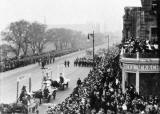 Edinburgh Social History Photographs  -  Gathering at the foot of The Mound  -  A crowd gathered round a clergyman