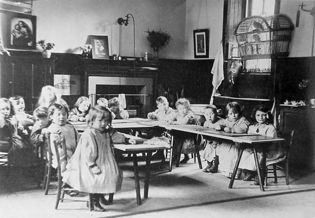 Old Photos  -  Social History  -  Edinburgh Free Kindergarten