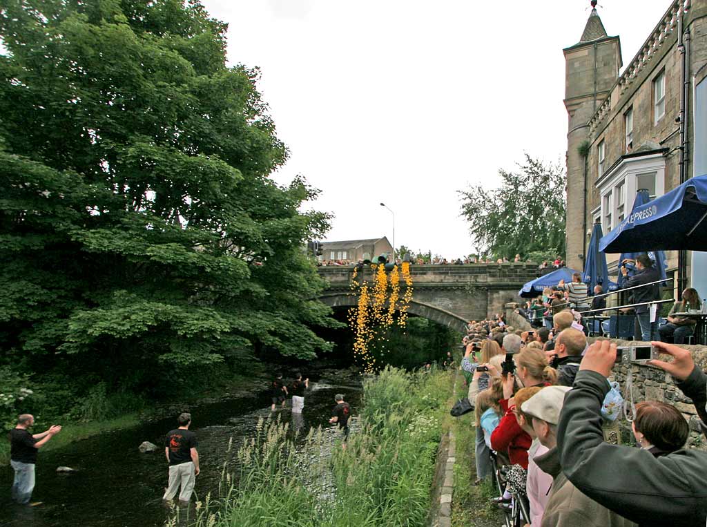 Stockbridge Duck Race, Water of Leith, Stockbridge - June 29, 2008