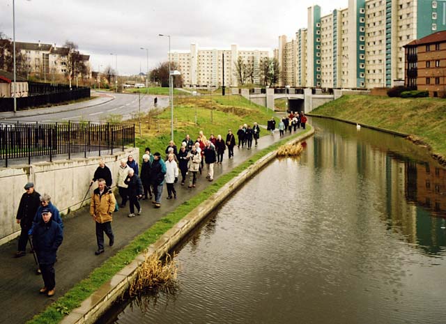 "Standard Life Strollers" walk along the Union Canal through Wester Hailes  -  25 March 2004